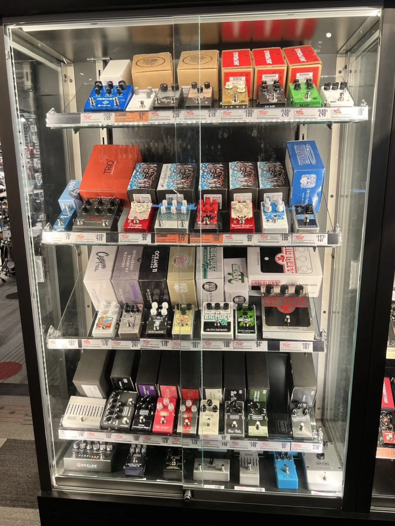Guitar Centerの豊富なギターエフェクター売り場